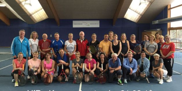 Alle Teilnehmer mit Turnierleitung (Gruppenfoto)