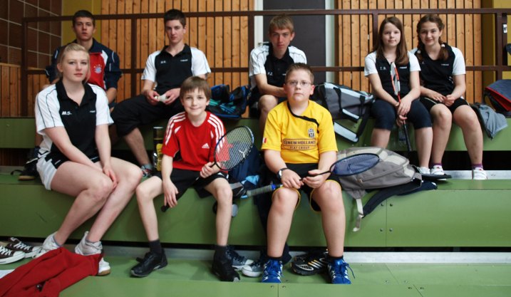 Spielerinnen und Spieler in der Halle