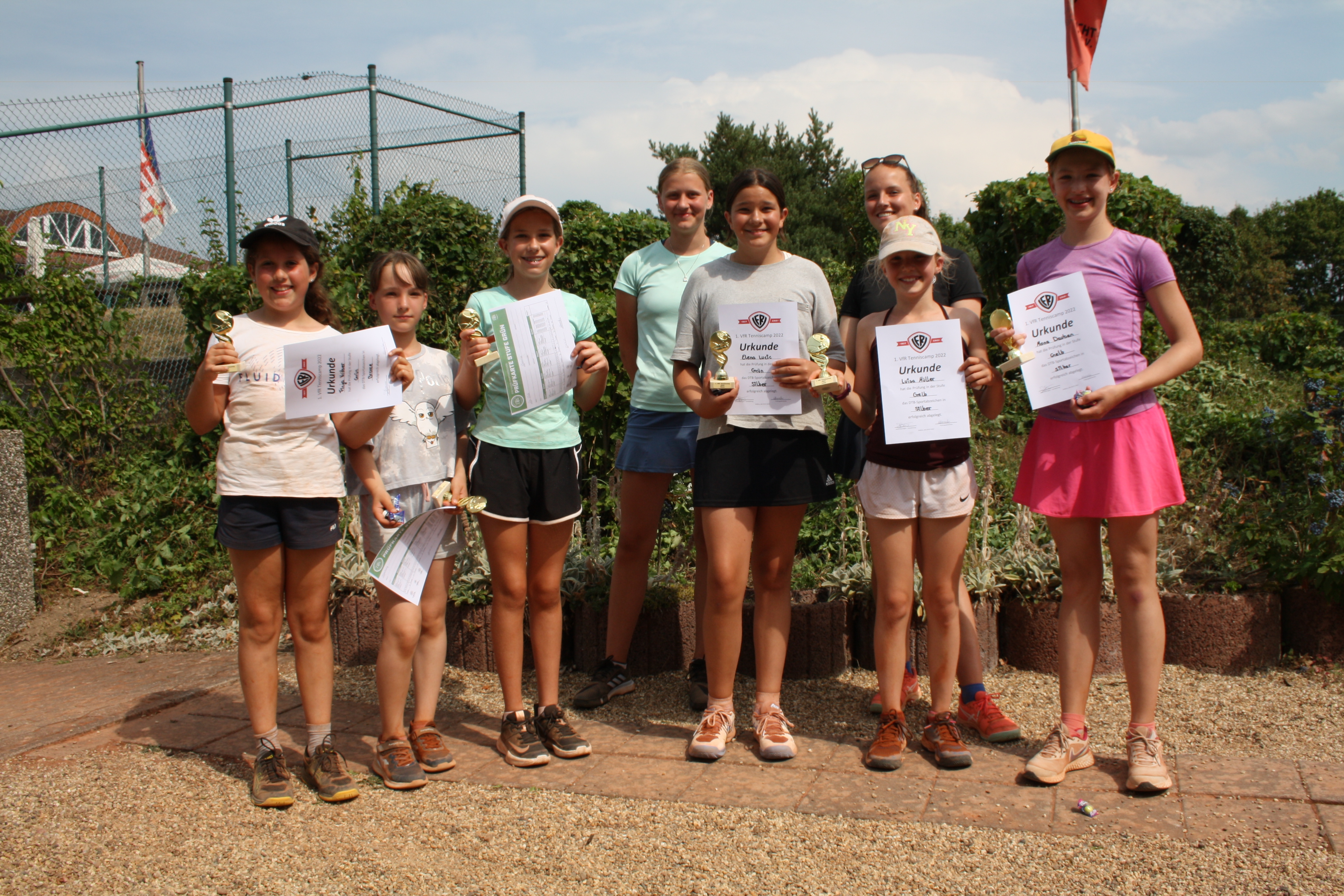 1. VfR Tenniscamp 2022 - 6 - Gruppe Emilia u. Liv.JPG