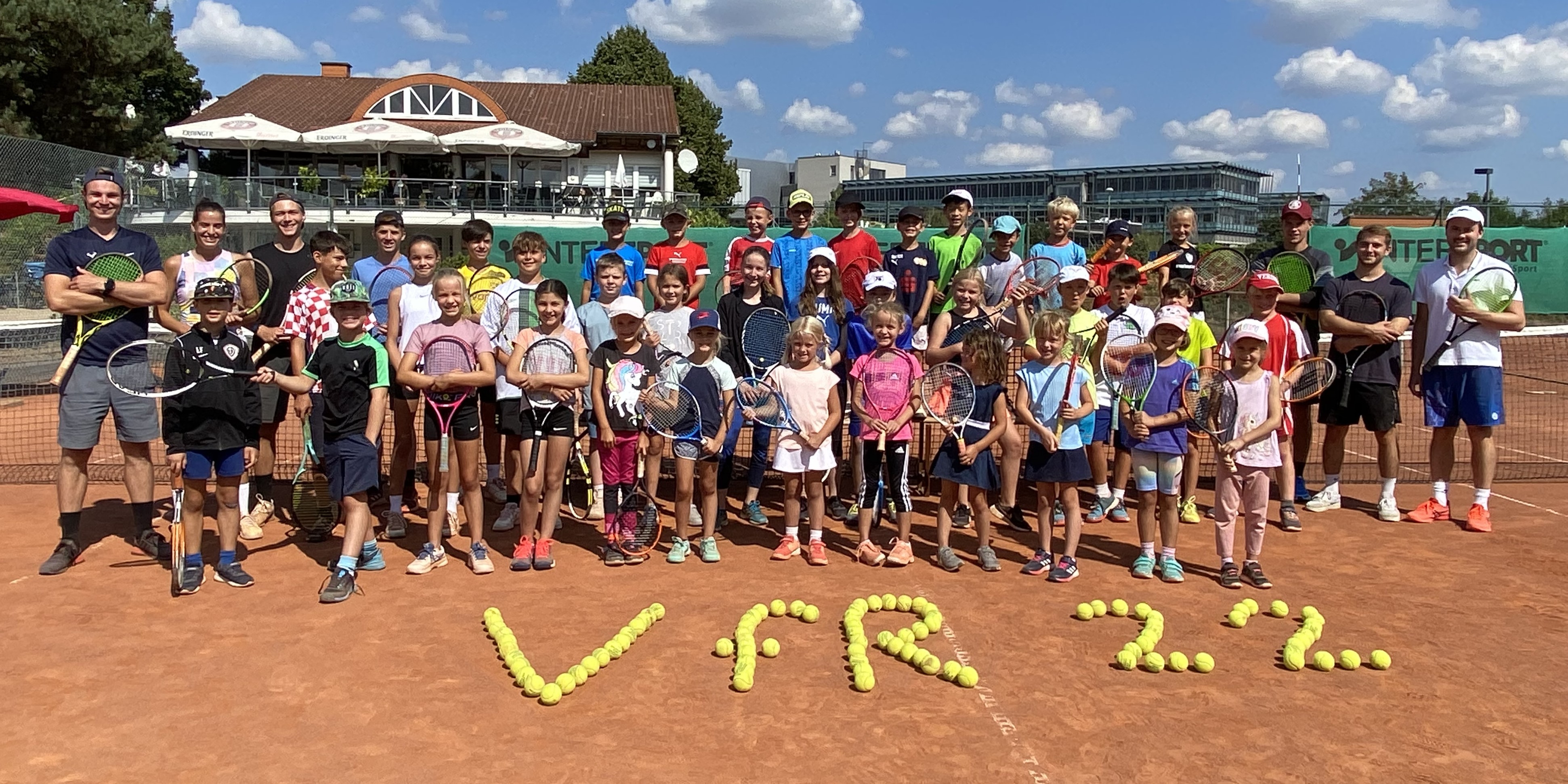 2. VfR Tenniscamp 2022 - 10 - Gruppenbild.jpeg
